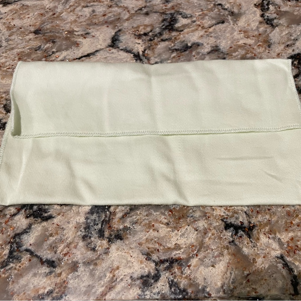 Burberry Ivory Wallet Dustcover - Picture 3 of 3